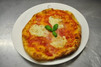 pizza-328668_640